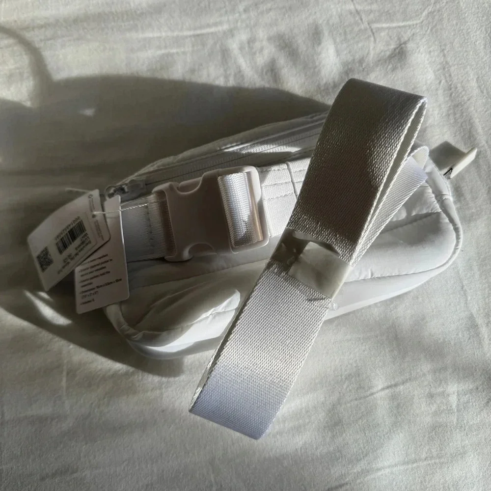 🆕 Lululemon Everywhere Belt Bag Wunder Puff White